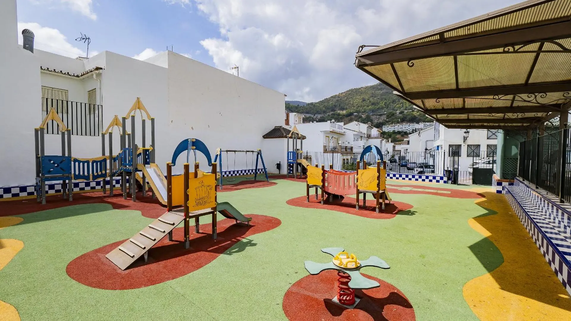 Ojén Cubo'S Casa Mariposa Near Marbellaヴィラ 0*,  スペイン