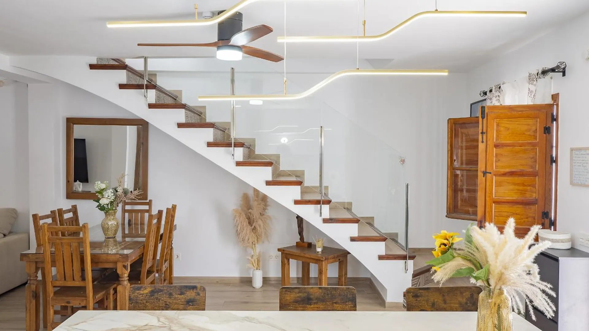 Ojén Cubo'S Casa Mariposa Near Marbellaヴィラ 0*,  スペイン